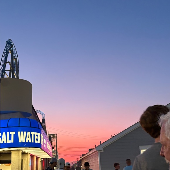 Meet your Posher, Elizabeth - Picture 2 of 6